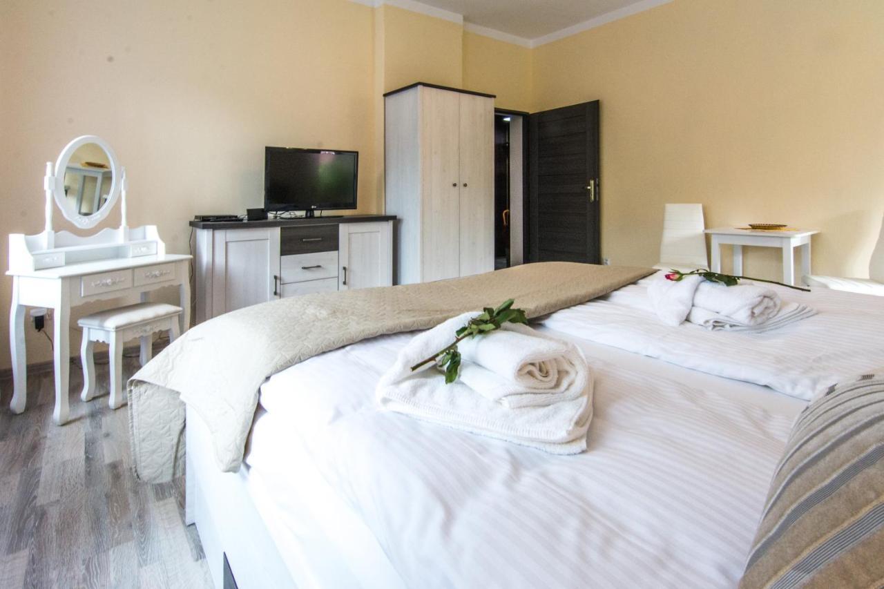 Apartamenty Izerskie - Ul. Wczasowa 8 Świeradów-Zdrój エクステリア 写真