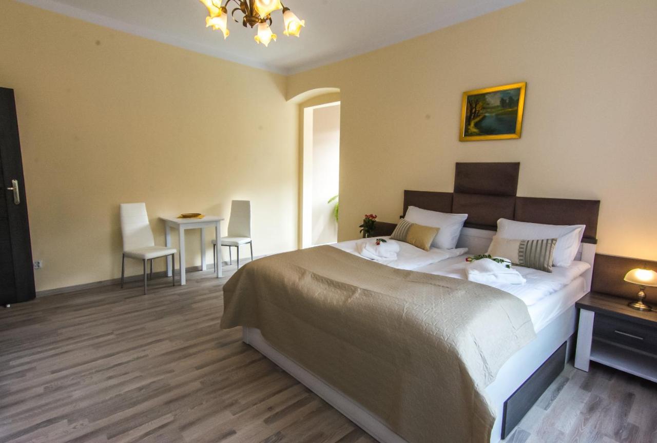 Apartamenty Izerskie - Ul. Wczasowa 8 Świeradów-Zdrój エクステリア 写真