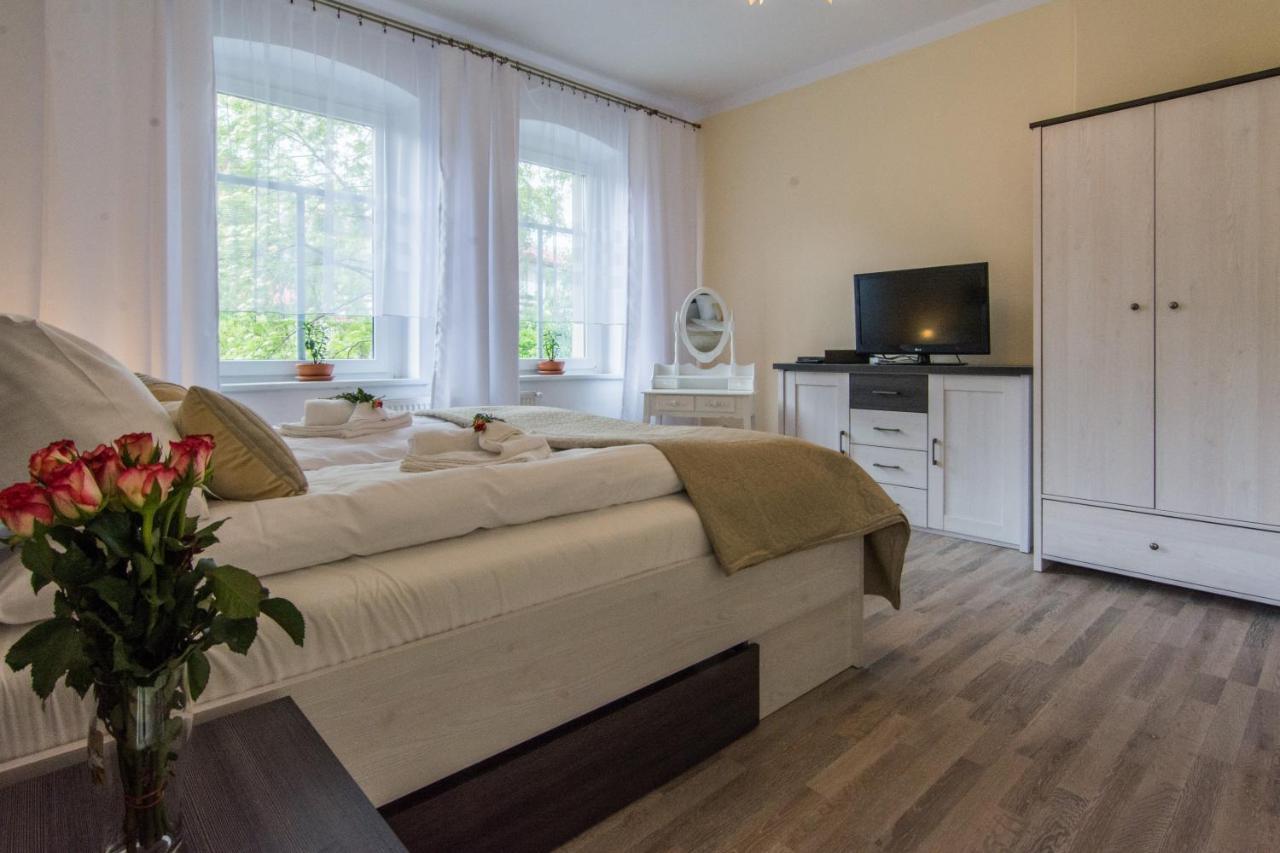 Apartamenty Izerskie - Ul. Wczasowa 8 Świeradów-Zdrój エクステリア 写真