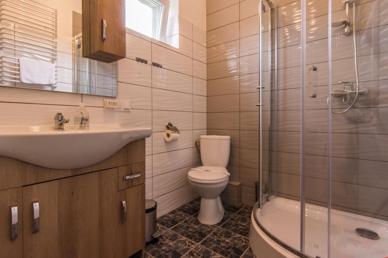 Apartamenty Izerskie - Ul. Wczasowa 8 Świeradów-Zdrój エクステリア 写真